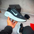 NIKE VOMERO PLUS - NEGRO