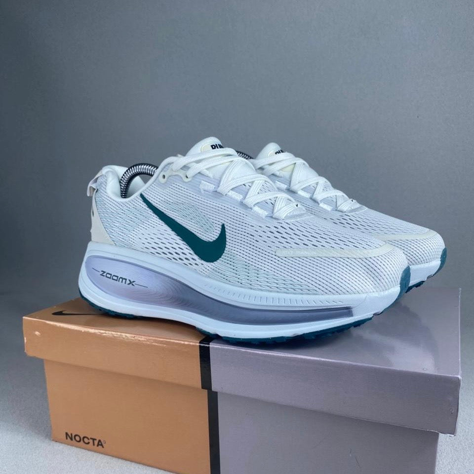 NIKE VOMERO 18