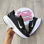 NIKE VOMERO PLUS - NEGRO