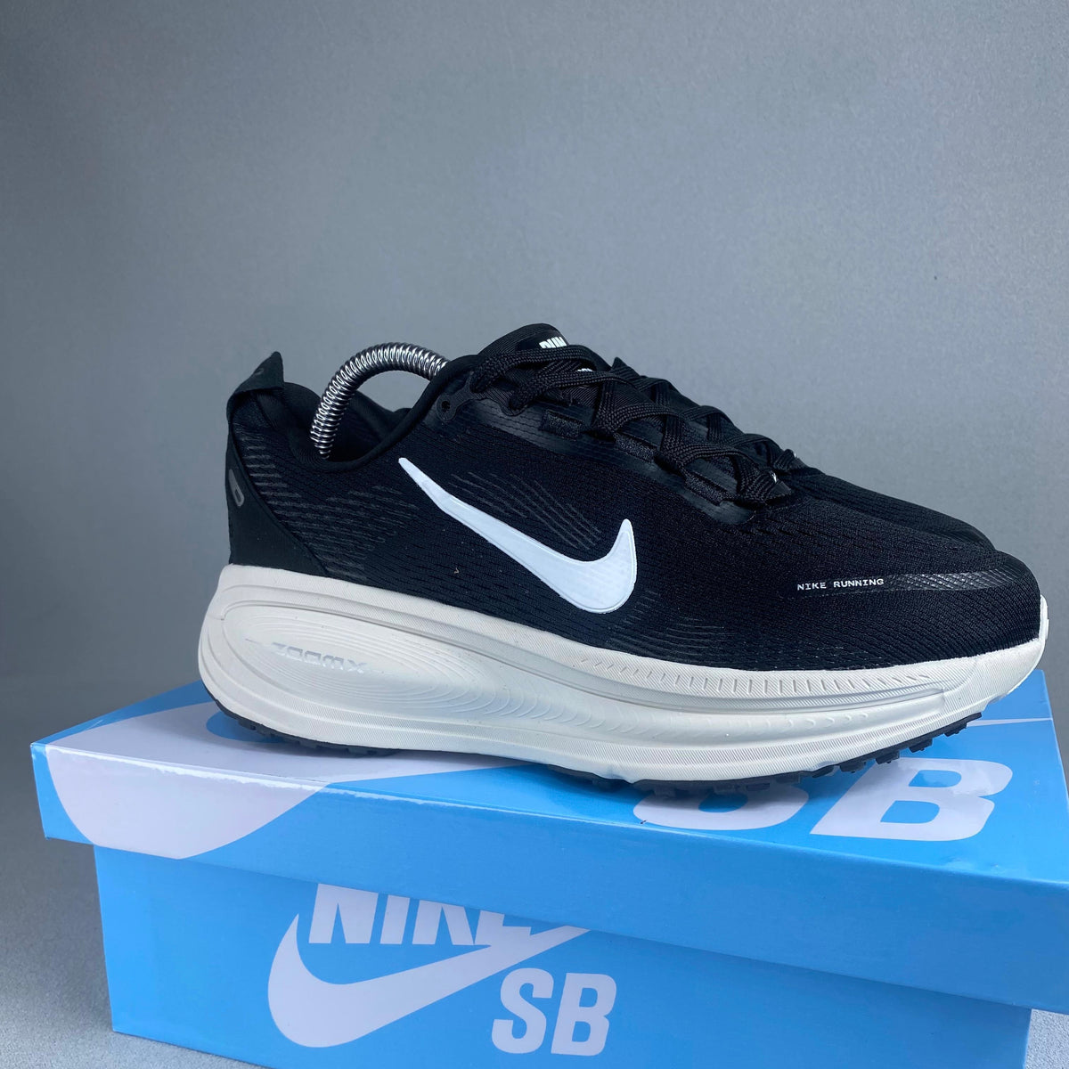 NIKE VOMERO 18