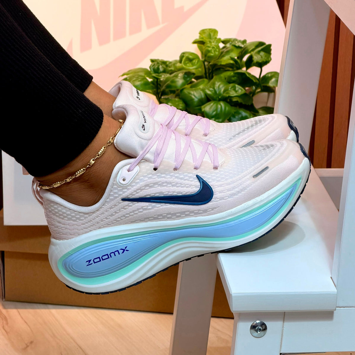 NIKE VOMERO PLUS
