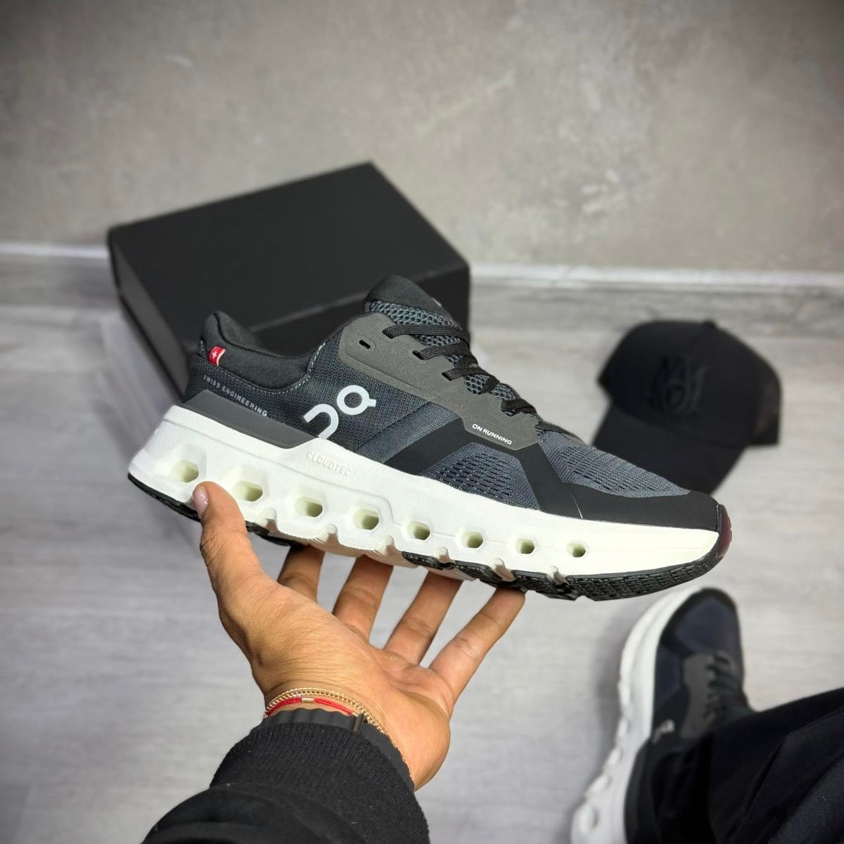 ON CLOUDRUNNER 2