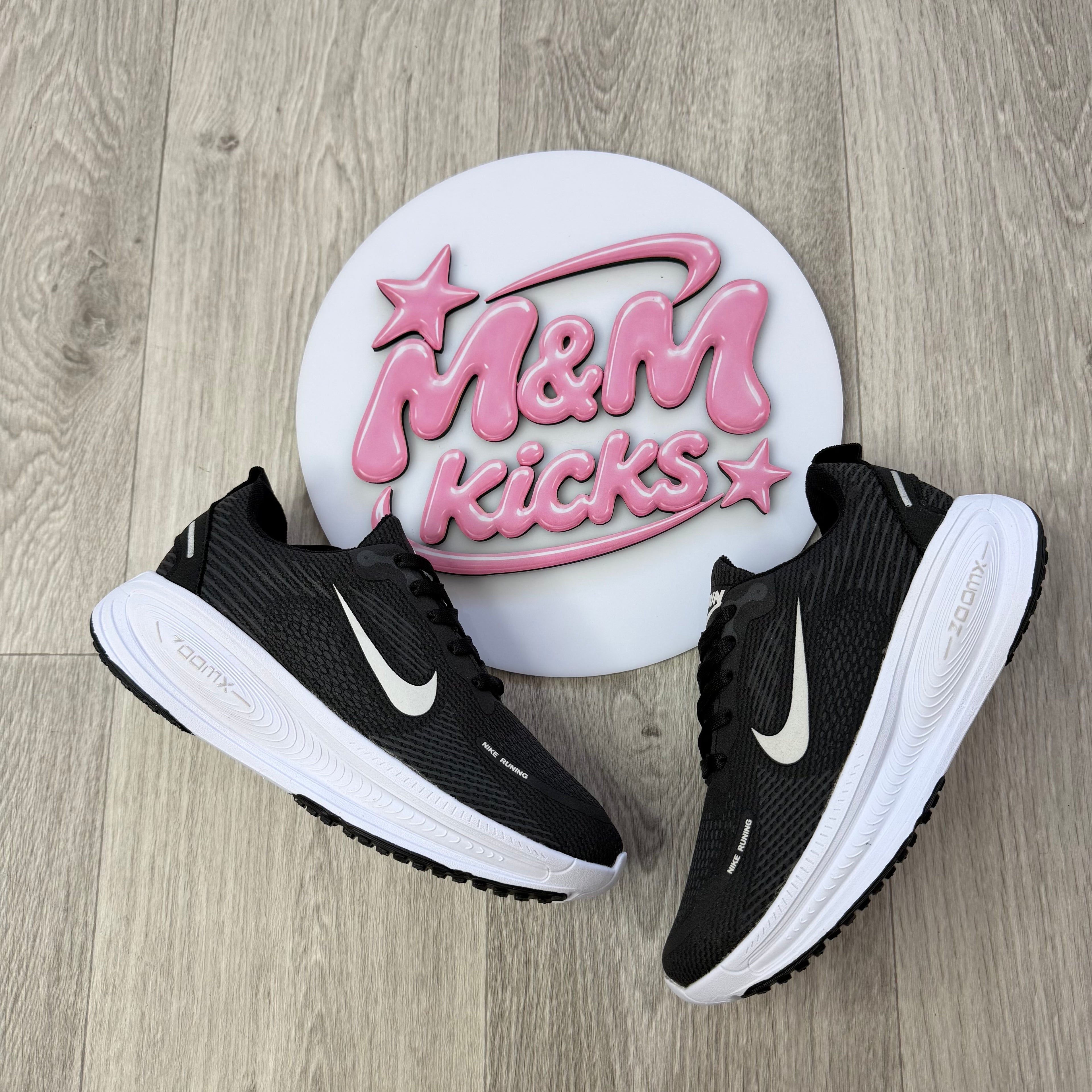 NIKE VOMERO PLUS - NEGRO