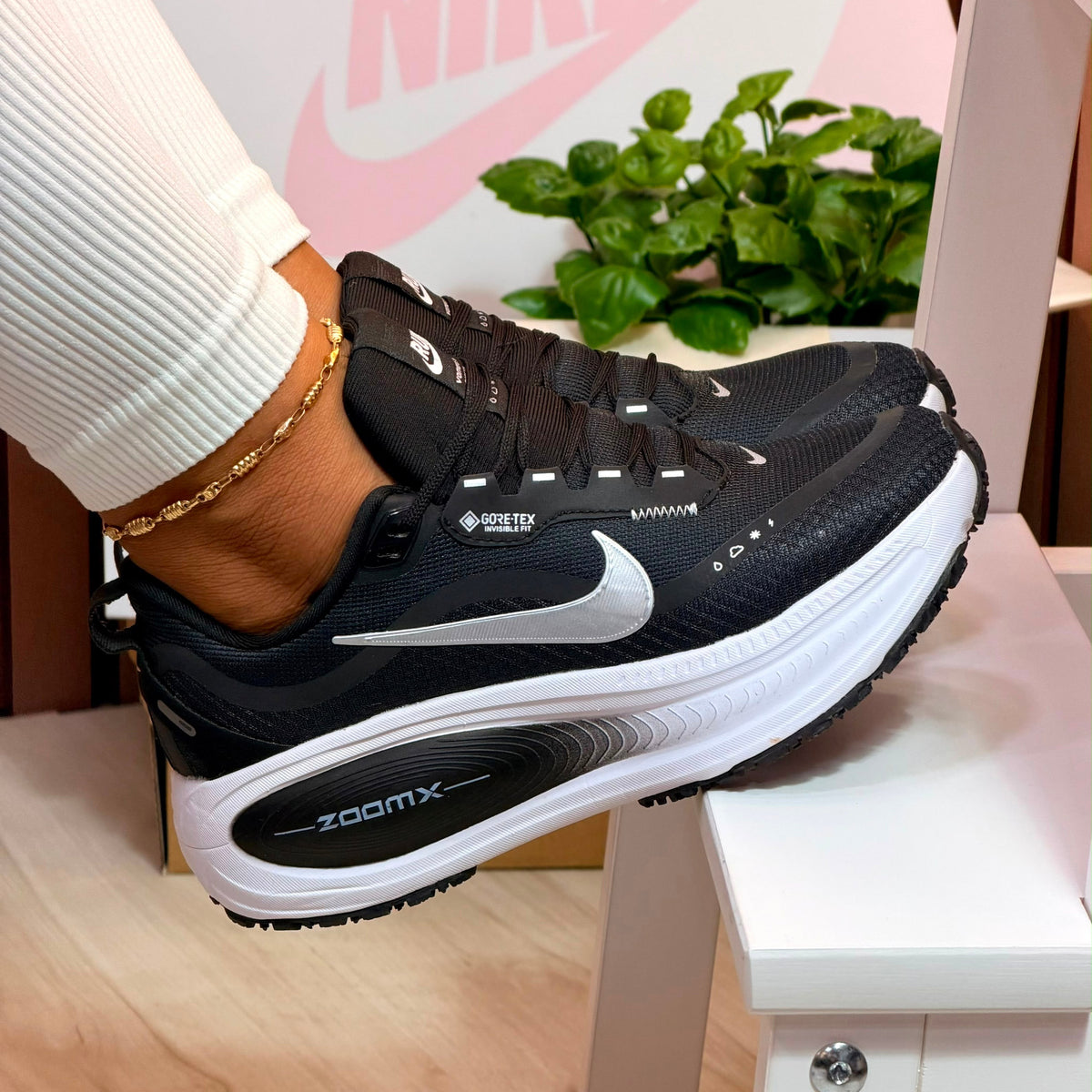 NIKE VOMERO PLUS