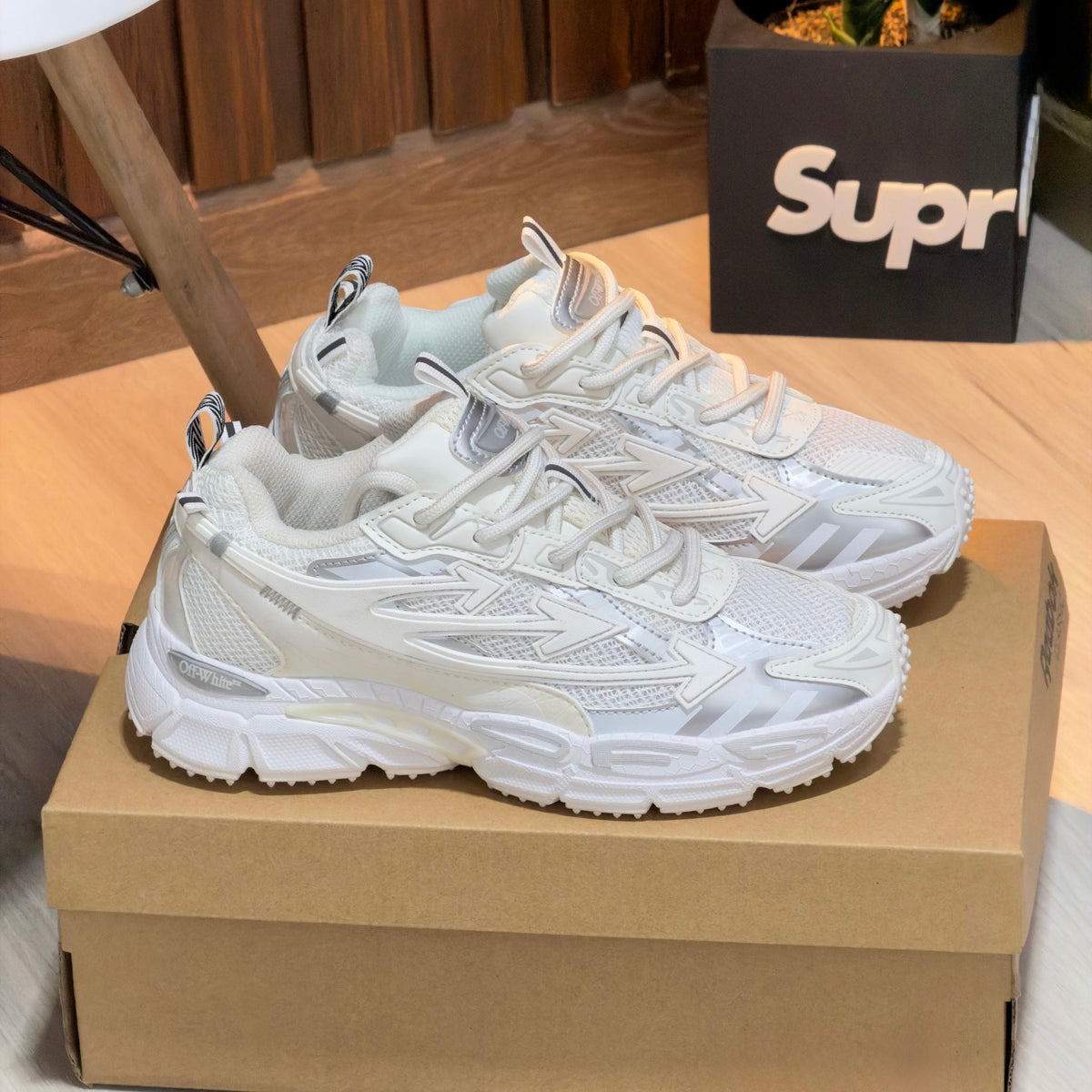 OFF WHITE