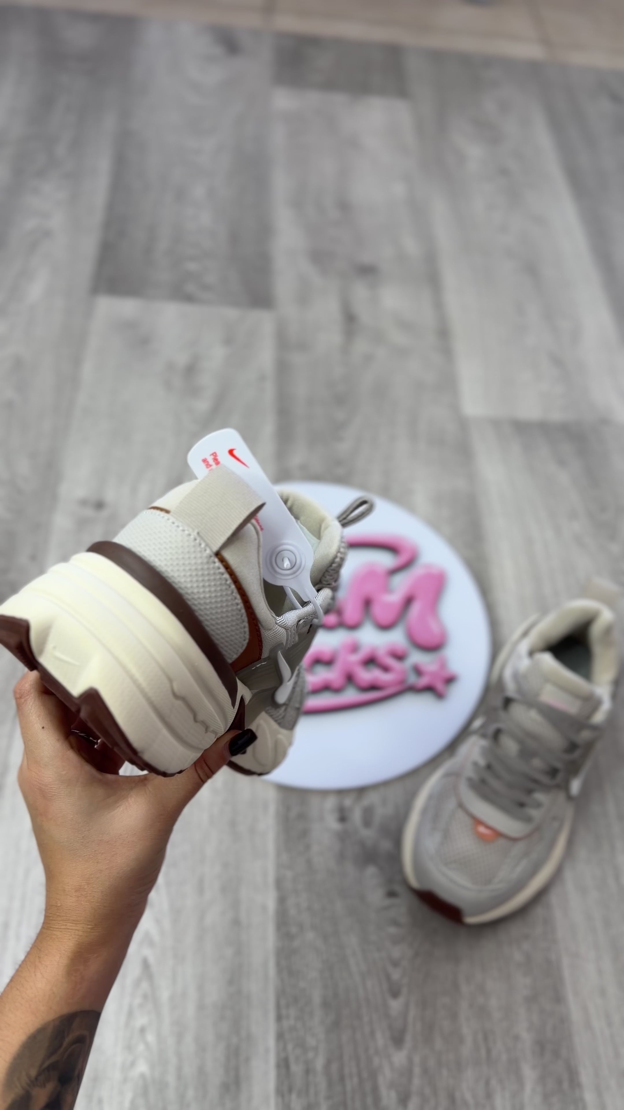 NIKE V2K RUN